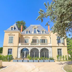 Apartment Chateau - 2 - Terrasse & Parking, Ecully