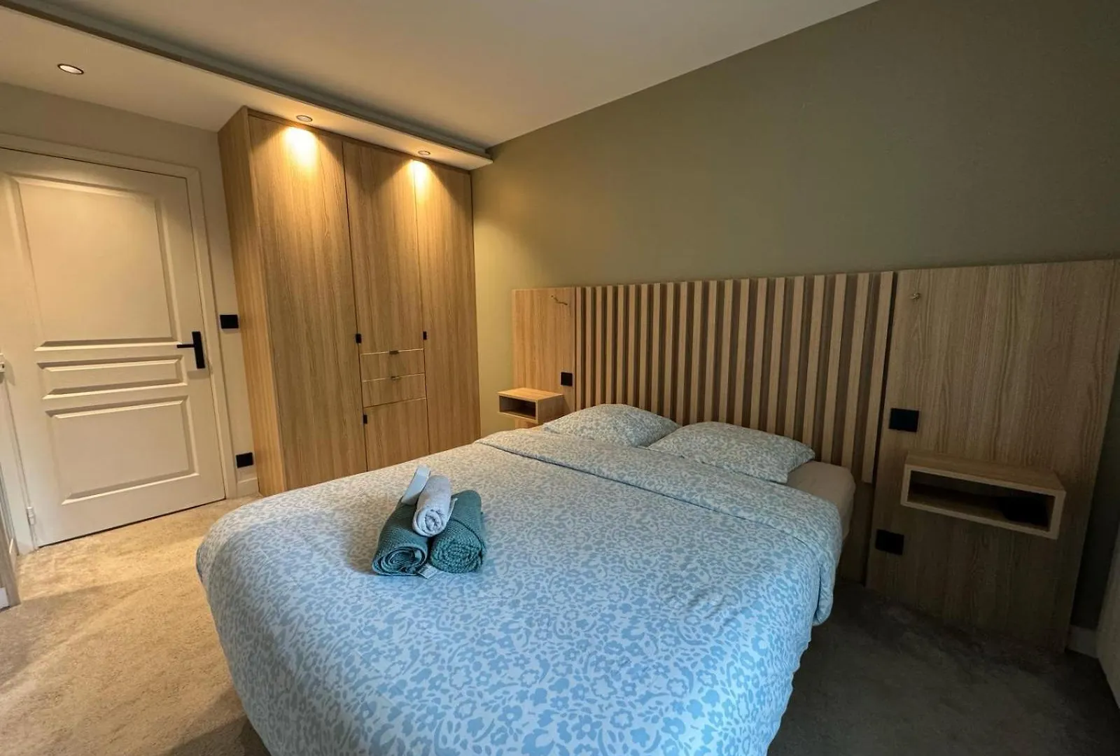 Modern T3 Renovated With New Pool Terrace And Box Apartment Ecully