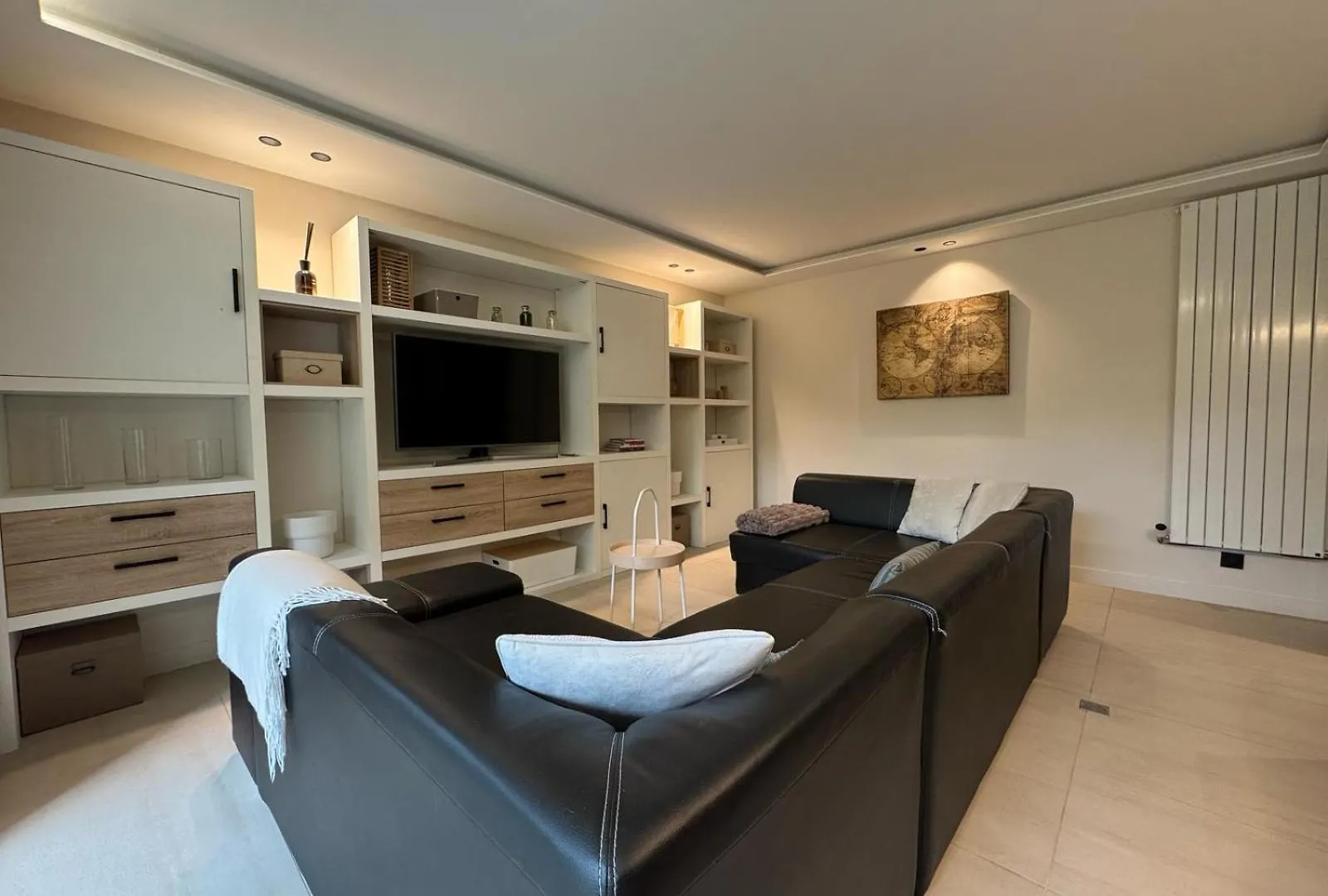 Modern T3 Renovated With New Pool Terrace And Box Apartment Ecully