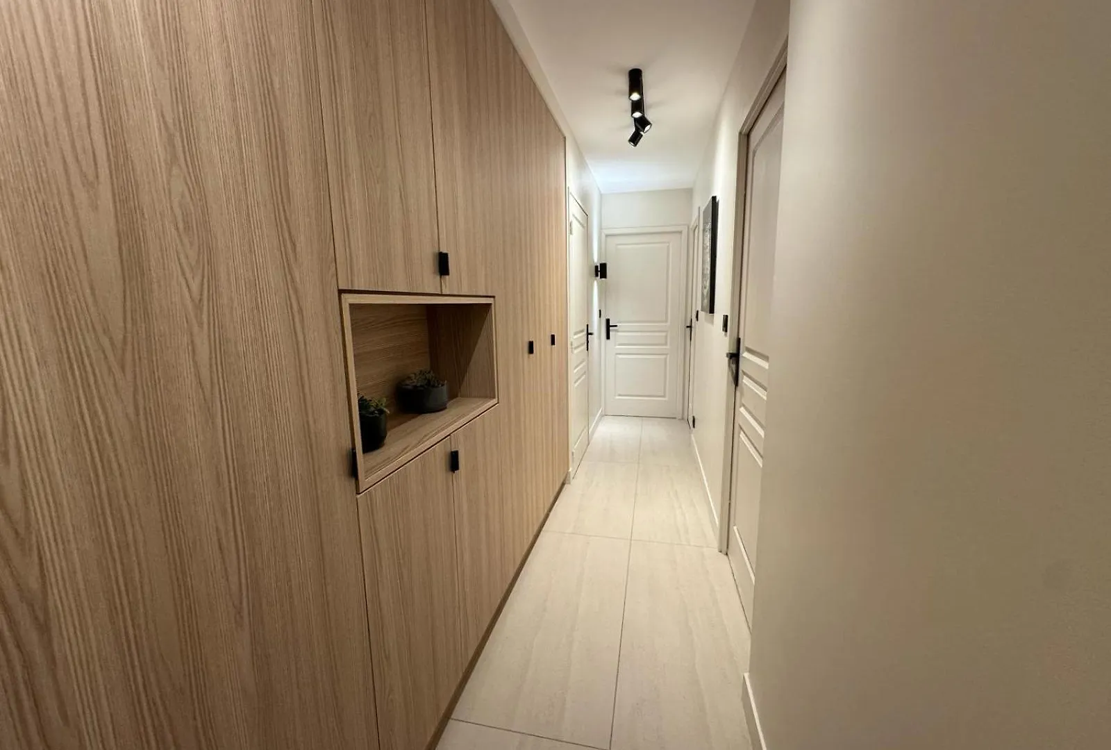 Modern T3 Renovated With New Pool Terrace And Box Apartment Ecully France